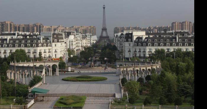 ÉNORME MANIFESTATION MUSULMANE CONTRE LE TERRORISME HIER À PARIS