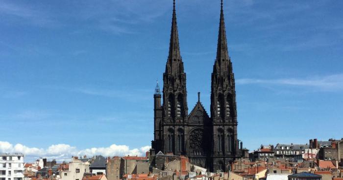 Clermont-Ferrand : le conseil municipal veut faire peindre la cathédrale.