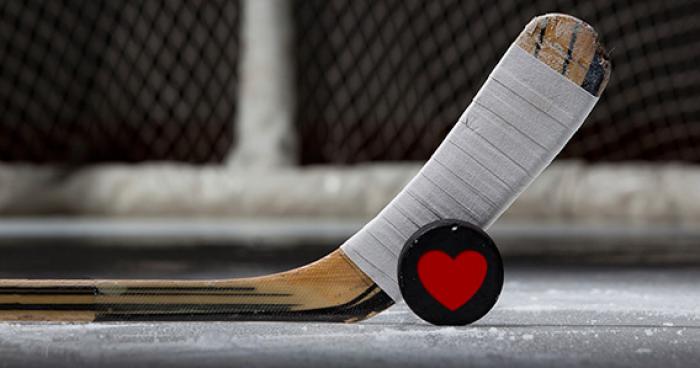 Une fille machine au hockey