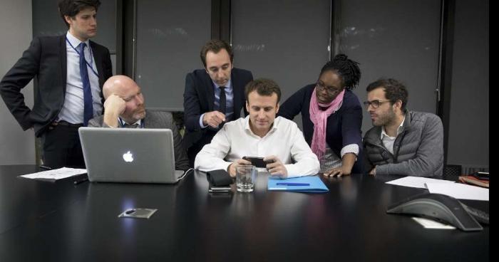 Le directeur de l'Ecole Polytechnique et l'organisation des concours SCEI (X-ENS, Mines-Ponts, Centrale) discutent avec Emmanuel Macron des mesures fortes qu'il a annoncé