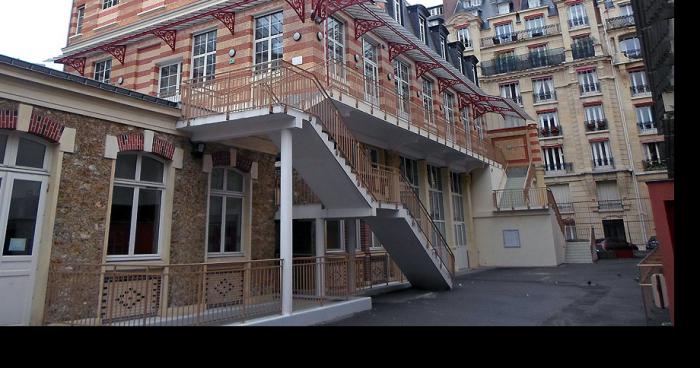 Un lycée du XVI eme arrondissement de Paris prend feu.