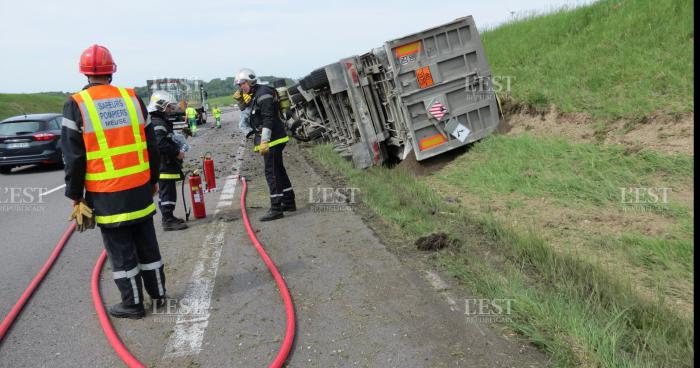 Cetait ce matin a anger , Un camion transportant des millier de mygales s'est renversé