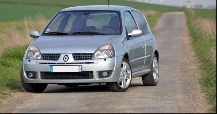 Un jeune homme se tue en renault sport