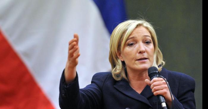 Marine Le Pen revendique l'exclusivité du drapeau Tricolore