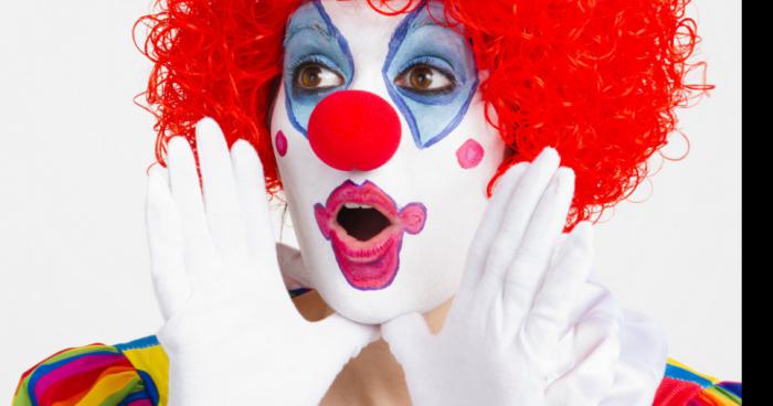 Un clown exhibitioniste au havre.