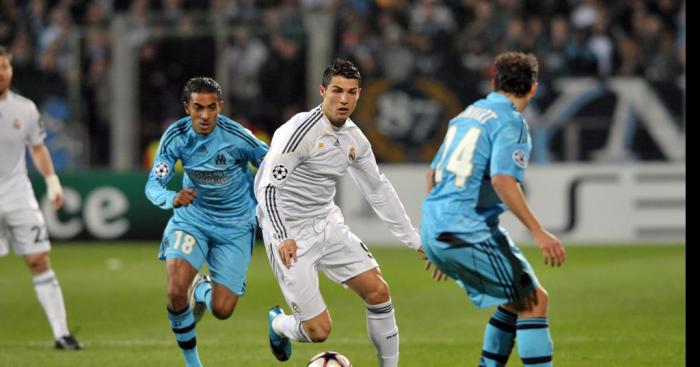 Cristiano ronaldo signe a l'om