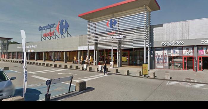 Belley : Le centre commercial Carrefour  Market incendié