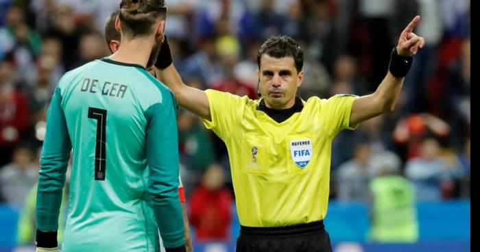 Andres Cunha, l'arbitre France-Belgique  reconnu coupable d'avoir privilégié la France en demi finale