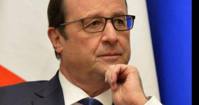 François Hollande poignardé.