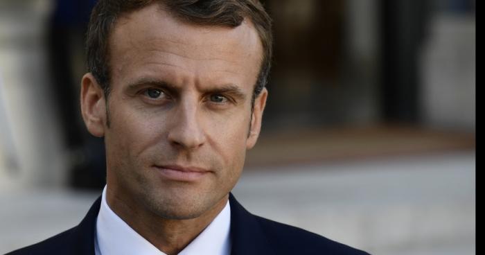 Macron s'auto-proclame Empereur