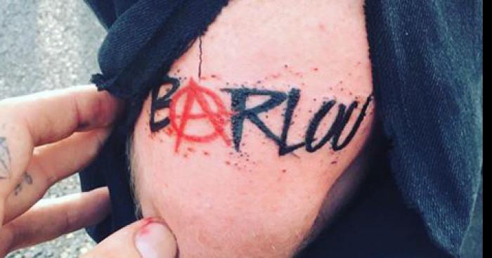 RAP: Un Poitevin se fait tatouer Barlou sur le crâne