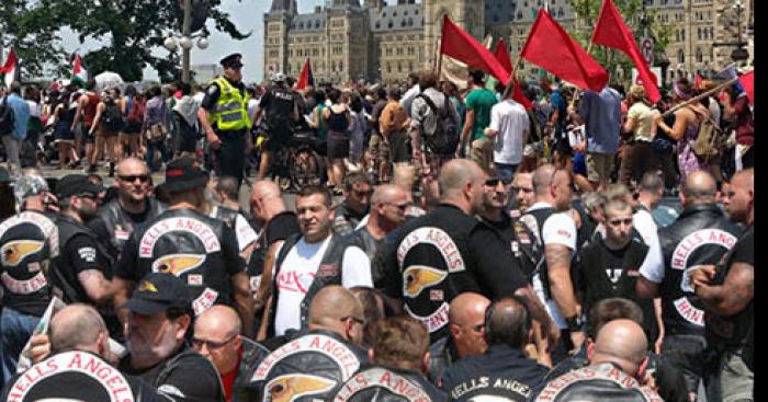 LES HELLS ANGELS MANIFESTENT CONTRE LA LÉGALISATION DU CANNABIS