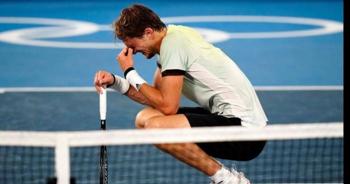 Zverev tape sa femme après avoir perdu au tie-break contre Medvedev ce mardi 16 novembre