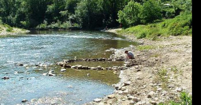 SAINT AMBROIX FAILLE DANS LA RIVIERE