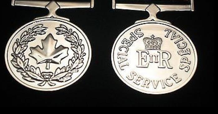 Création d'une barrette pour la médaille du service spécial (MSS) pour commémorer la Crise d'Oka après 25 ans et les opérations internes (OPINT)