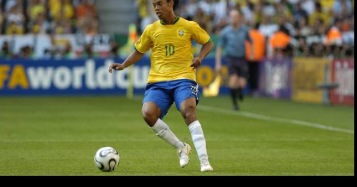 Ronaldinho signe au FC.Porto