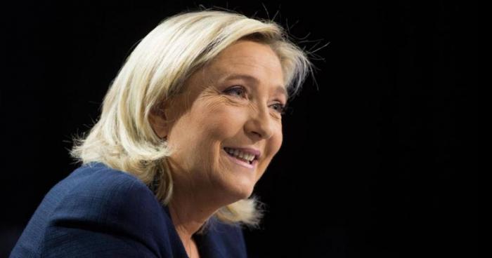 Marine Le Pen envoie une carte de remerciement à Jean Luc Mélenchon après sa non-consigne de vote pour le 2ème tour