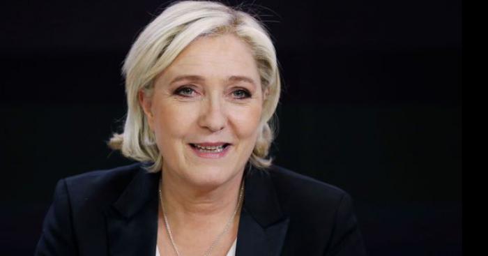 Marine Le Pen agressée au couteau