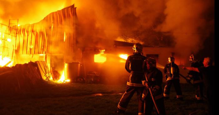 Une ferme porcine est la proie des flammes à St-Isidore