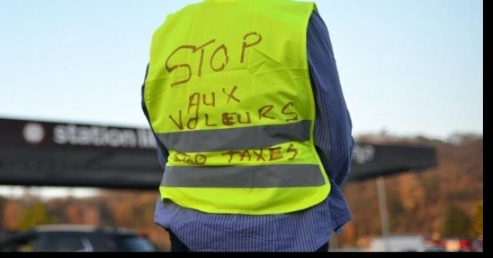 Des Gilets jaunes surpris a ce masturbé derrière une école