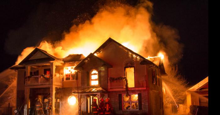 Arrêter pour la vague d'incendie à Jonquière