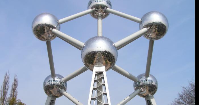 L'atomium se pencherais t-elle de 0.64 cm par an ?