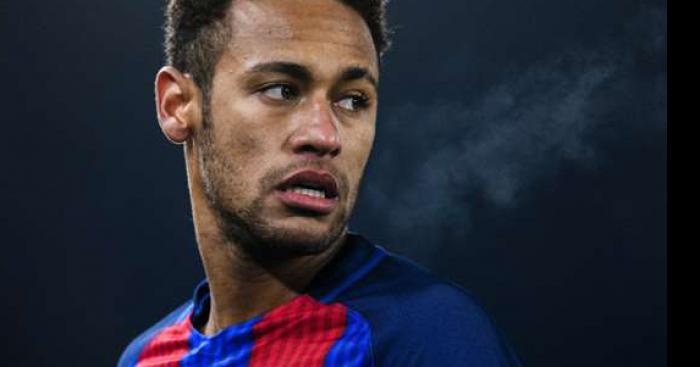 NEYMAR SIGNE AU PARIS SANIT GERMAIN