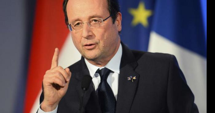 François Hollande retrouvé complètement ivre après une soirée dans un lounge chicha dans les beaux quartiers parisiens.