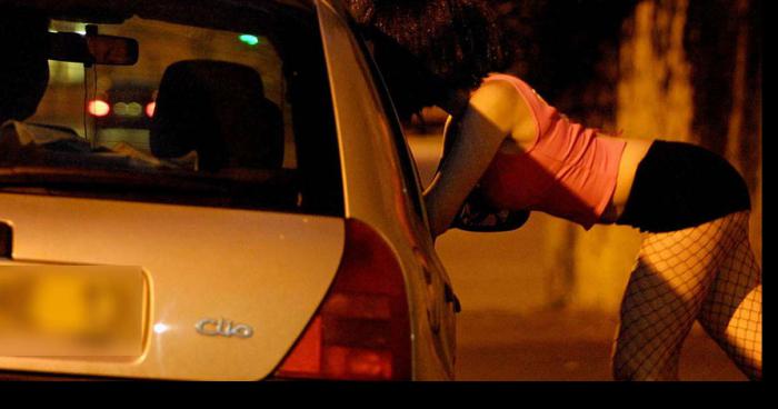 Prostituer a lire droit de marchander dans la rue !!