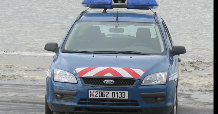 Pluduno: Un homme ivre s'exhibe nu devant la gendarmerie, à la sortie du drakkar.