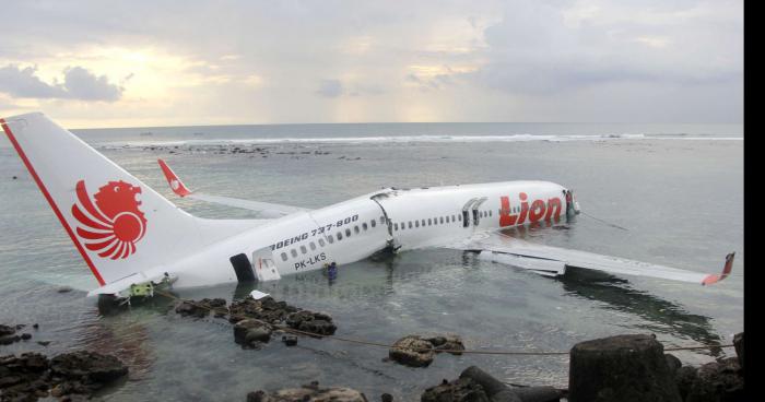 Crash du vol d'Air Algérie une enquête est lancée.