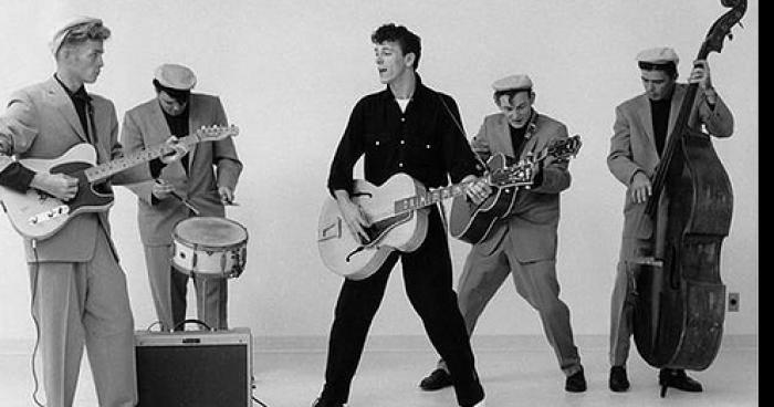 IL VOIT LE FANTOME DE GENE VINCENT DANS SES WC