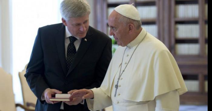 Vatican : Le pape François refuse d'absoudre Stephen Harper et le Parti Conservateur