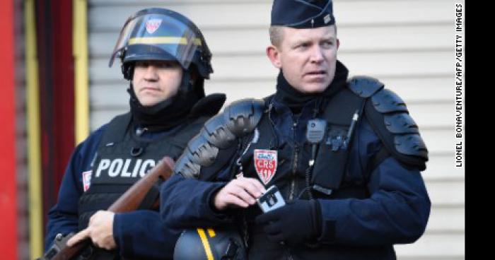 Descente des forces de l'ordre dans le quartier de La source