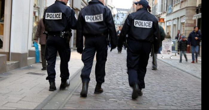 Les policiers ont le droit de se doucher cher les gens