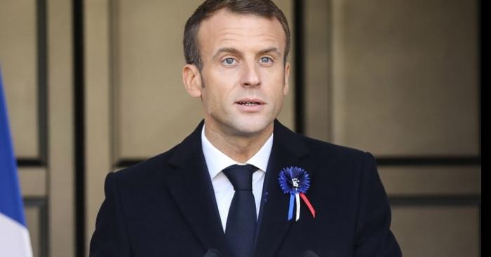 Macron demande aux Français d' économiser pour acheter des produits de luxe au réveillons du 31.