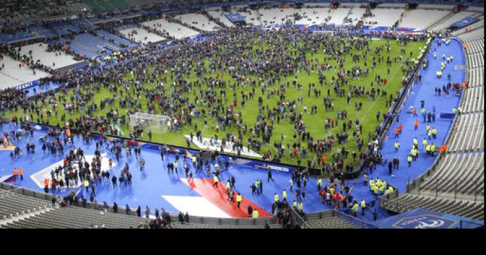 Dom chante au stade de France