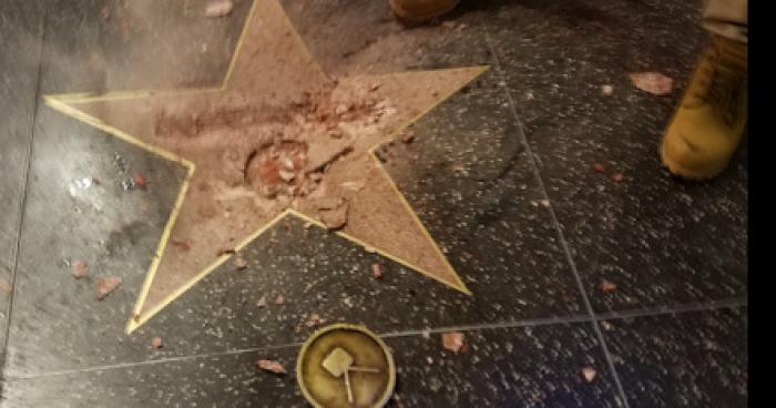 L'étoile de Yoan Est Marrant sur Hollywood Boulevard (encore) fracassée à coups de pioche.