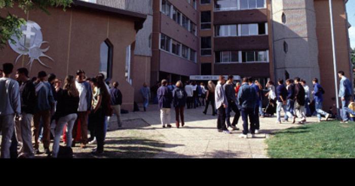 La fédération internationale de la scolarité à décidé de fermer les écoles.