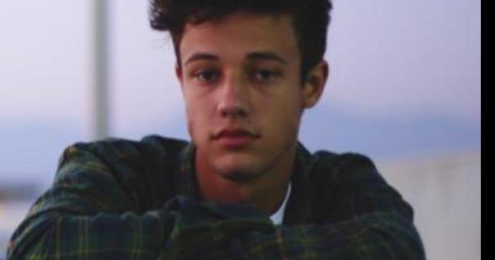 Cameron Dallas amoureux d'une French