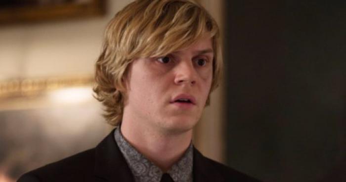 Evan Peters sort avec une certaine Maeva