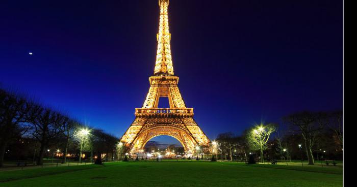 Il fête son anniversaire à la Tour Eiffel