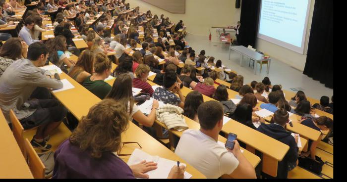 Un élève de 3ème année viré de cours.