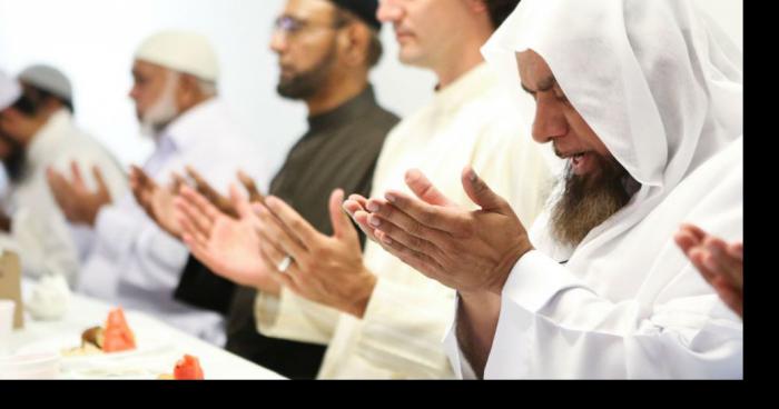 Justin trudeau s'est converti a l'islam.!