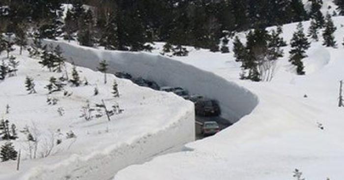 Le Facteur de Thorembais-saint-trond retrouvé enseveli sous 1 bon mètre de neige dans le centre du village