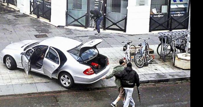 Car Jacking qui Fini Mal l'Auteur est toujours Activement Rechercher !!Surnommé Brioche il a Voler une Peugeot RS est Tuer 9personne !